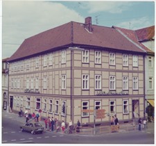 Geschäftshaus Praesent an der Gudesstraße 1 um 1980