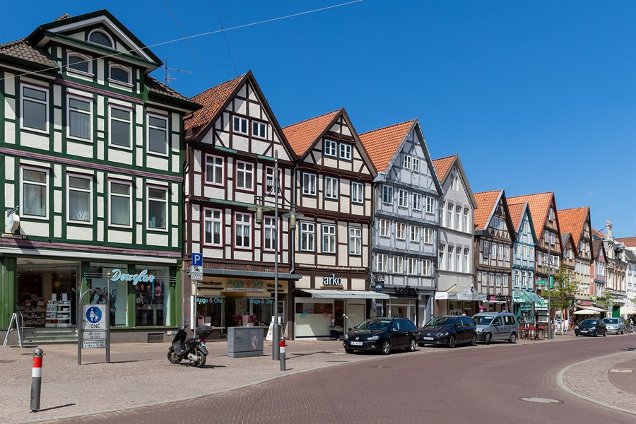 Häuserzeile mit Fachwerkhäusern in der Uelzener Innenstadt